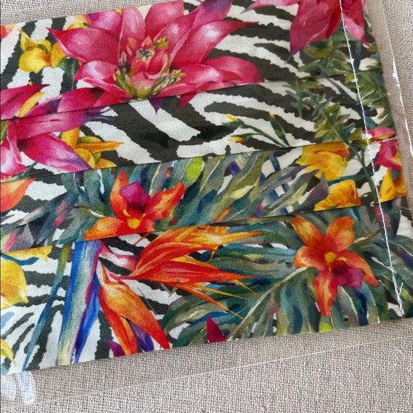 Johnny Was Pleated Hawaiian Floral Silk Face Mask - Picture 2 of 4